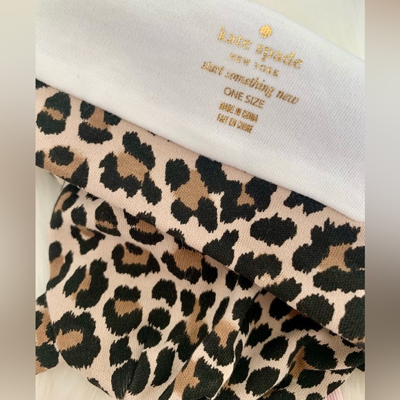 NWOT! Kate Spade ♠️ Baby Hat & Crib Shoe Set 🐆 - Picture 9 of 10